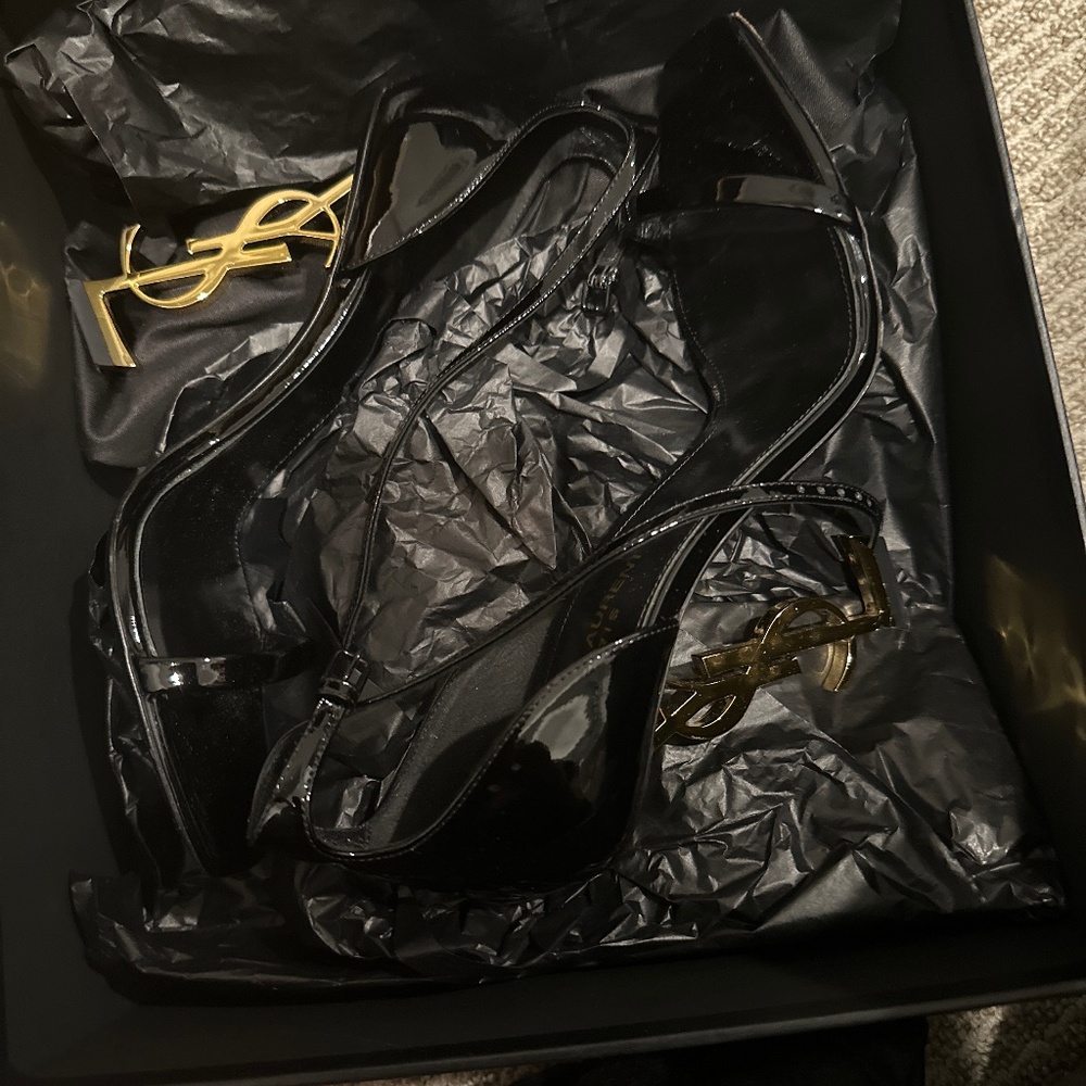 Patent leather saint Laurent heels